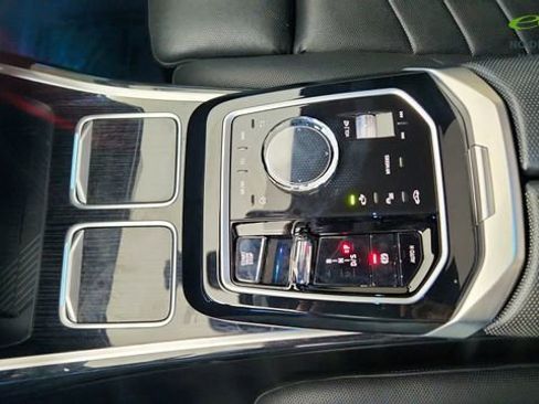 Used 2024 BMW 740i xDrive w/ Premium Package image 56