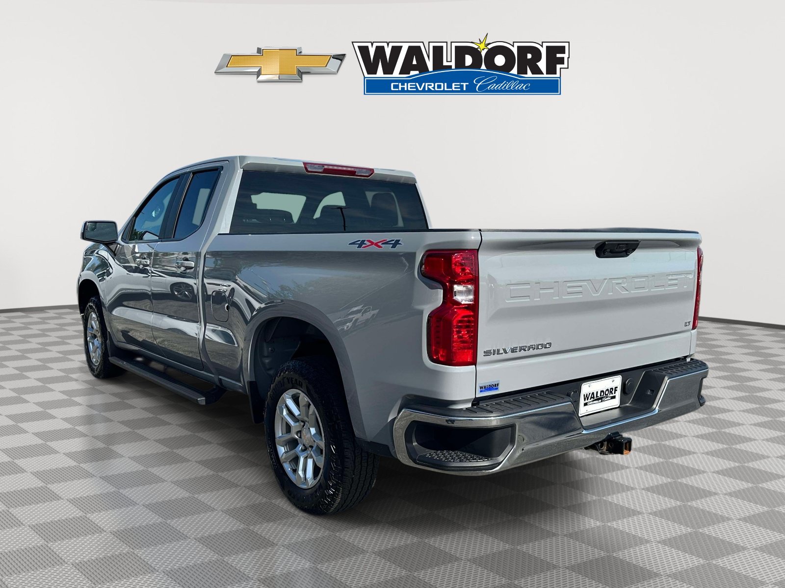 Used 2024 Chevrolet Silverado 1500 LT AWD/4WD image 4