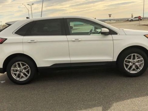 Used 2024 Ford Edge SEL w/ Convenience Package image 9