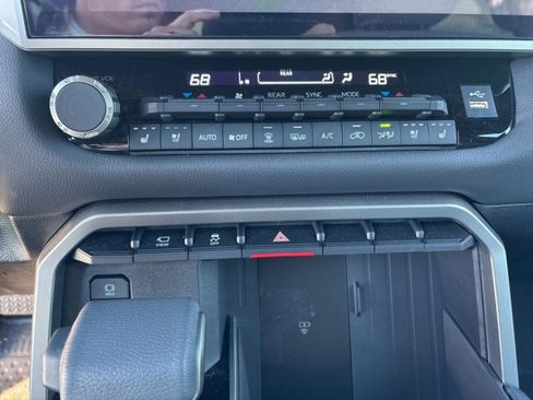 Certified 2025 Toyota Sequoia Limited image 17