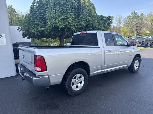 Used 2017 RAM 1500 Classic SLT AWD/4WD image 3