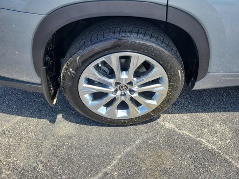 Used 2021 Toyota Highlander Limited AWD/4WD image 8