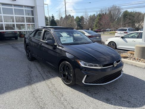 New 2026 Volkswagen Jetta SE image 3