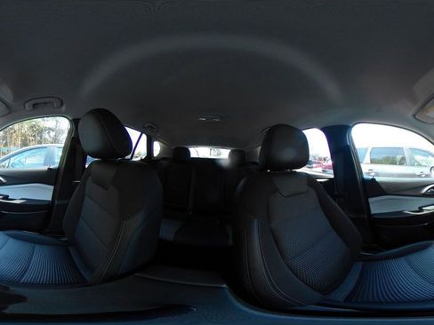 Used 2025 Chevrolet Trax LT w/ LT Convenience Package FWD image 43
