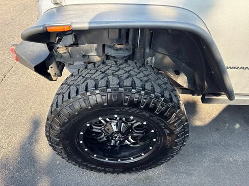 Used 2015 Jeep Wrangler Rubicon w/ Power Convenience Group AWD/4WD image 7