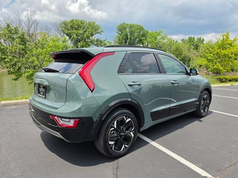 Used 2024 Kia Niro Wave w/ Wave Preserve Package FWD image 8