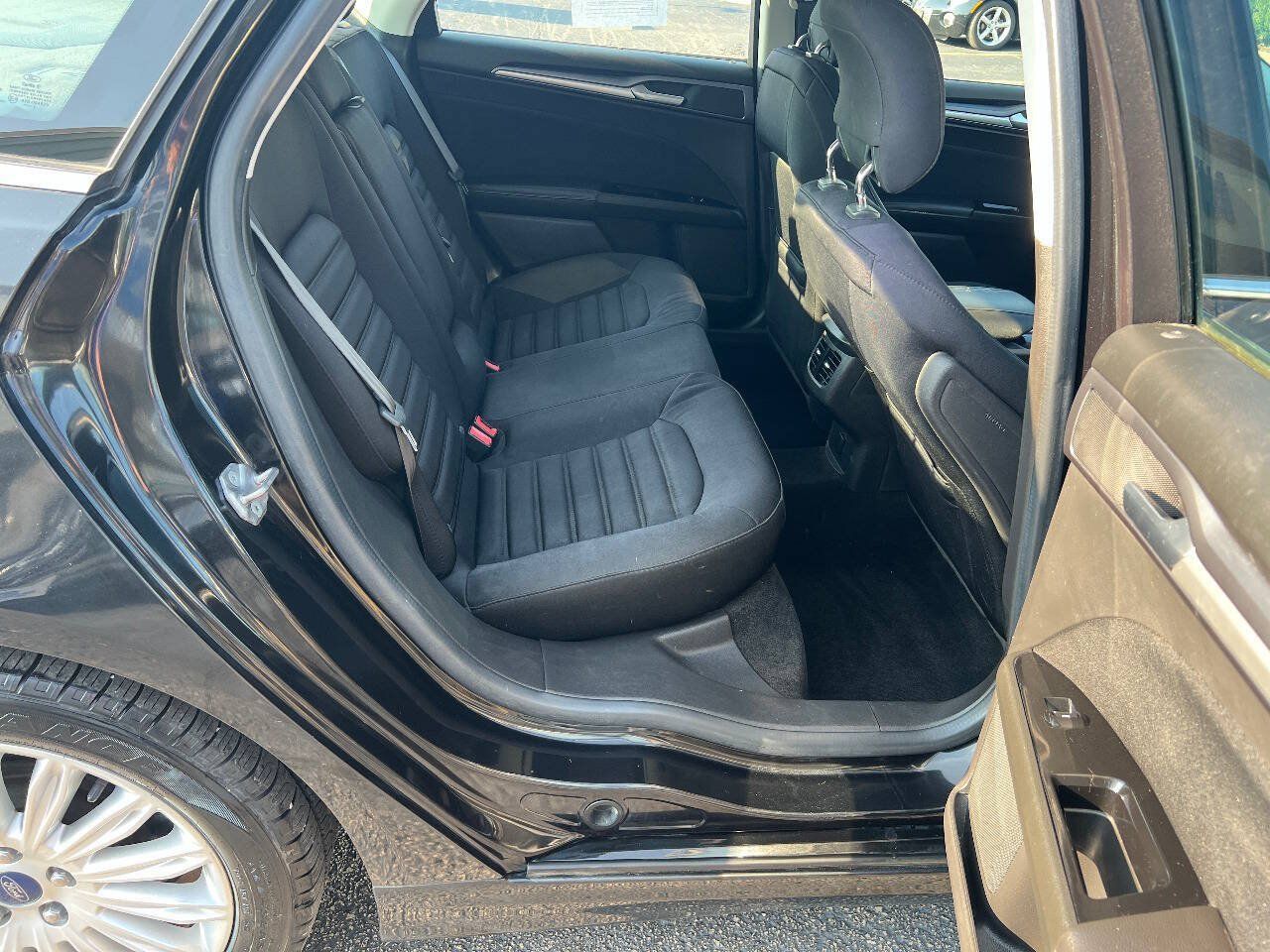 Used 2014 Ford Fusion SE FWD image 23
