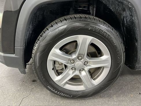 Used 2024 Jeep Compass Latitude AWD/4WD image 32
