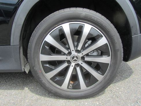Used 2020 Mercedes-Benz GLB 250 4MATIC w/ Premium Package image 27