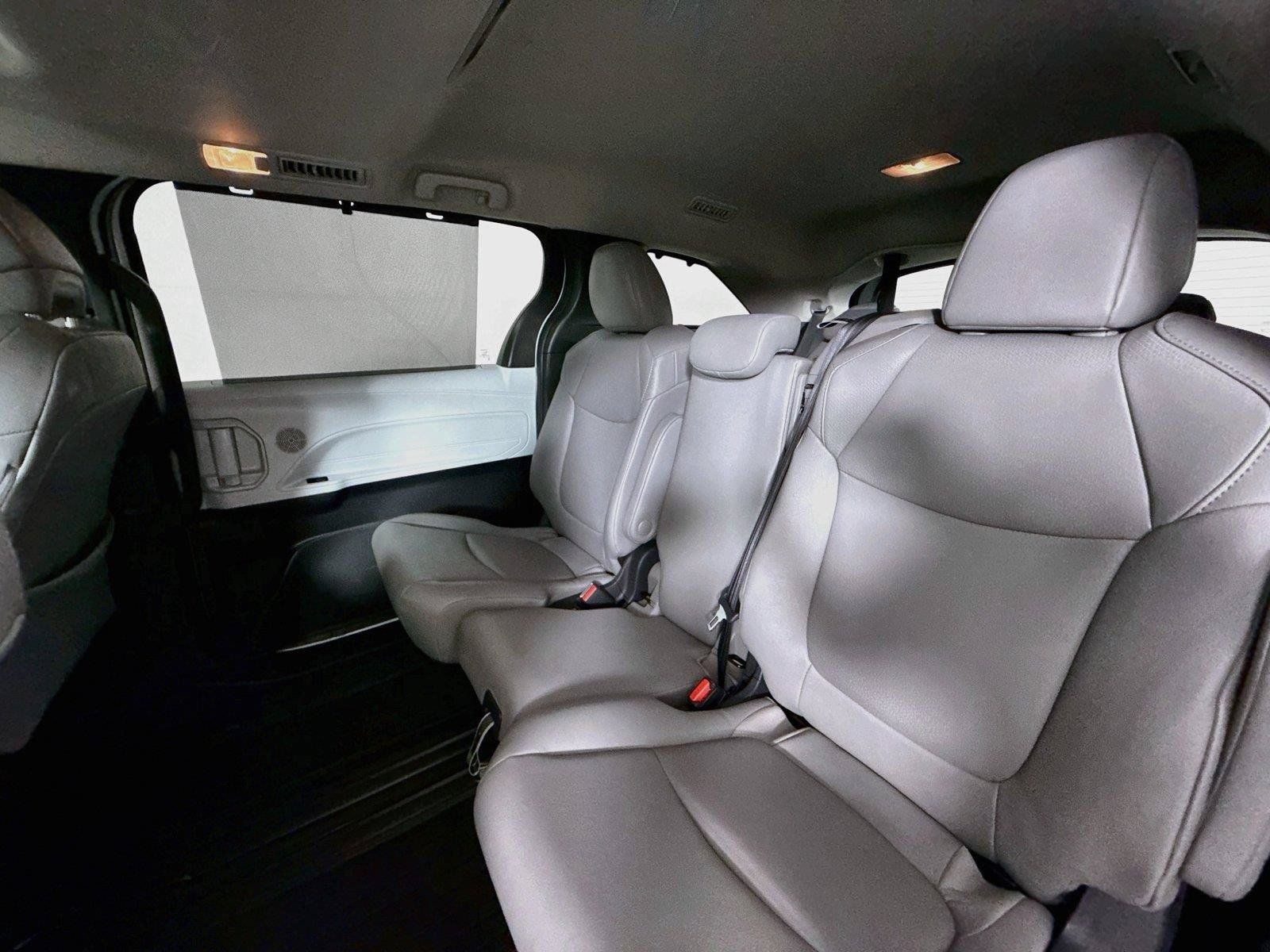 Certified 2026 Toyota Sienna XLE FWD image 31
