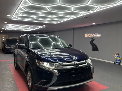 Used 2016 Mitsubishi Outlander ES image 1