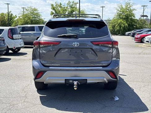 Used 2022 Toyota Highlander Platinum AWD/4WD image 3