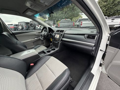 Used 2015 Toyota Camry SE FWD image 9