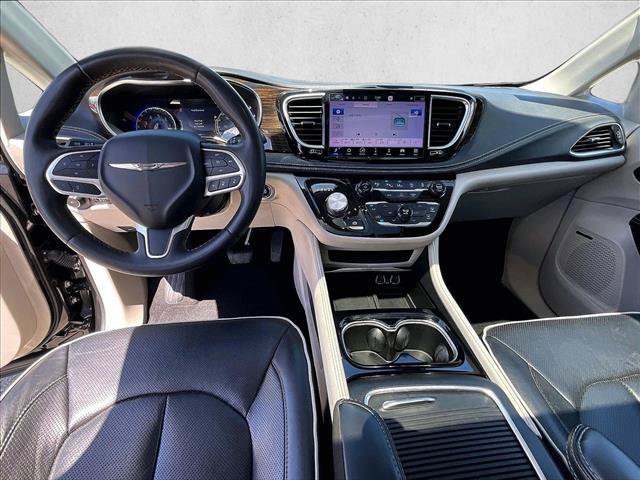 Used 2022 Chrysler Pacifica Limited FWD image 16