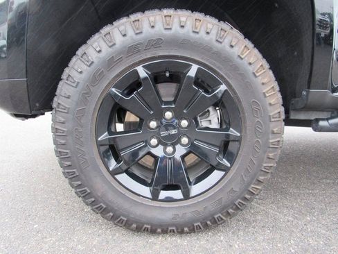 Used 2022 GMC Canyon AT4 image 9