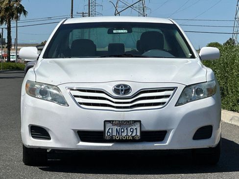 Used 2010 Toyota Camry LE FWD image 9
