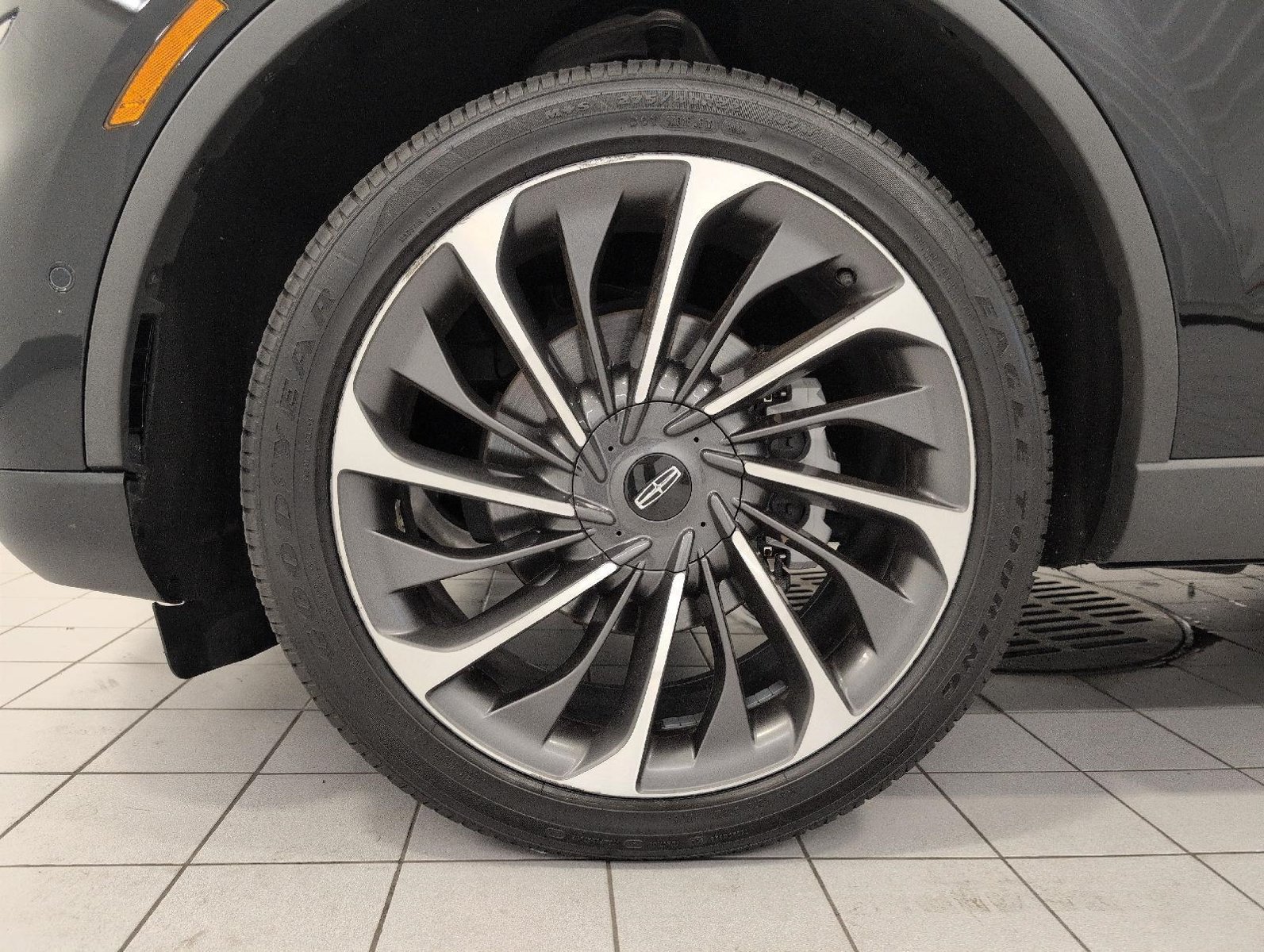 Used 2020 Lincoln Aviator Reserve w/ Equipment Group 202A AWD/4WD image 3