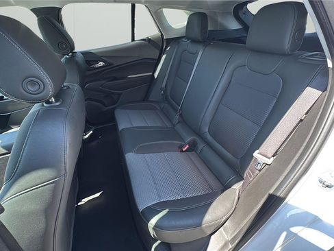 Used 2025 Chevrolet Trax LT image 12