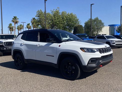 Used 2023 Jeep Compass Trailhawk w/ Trailer Tow Group AWD/4WD image 7