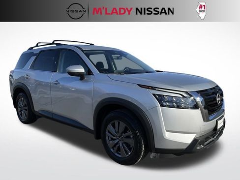 Used 2025 Nissan Pathfinder SV w/ SV Premium Package image 4
