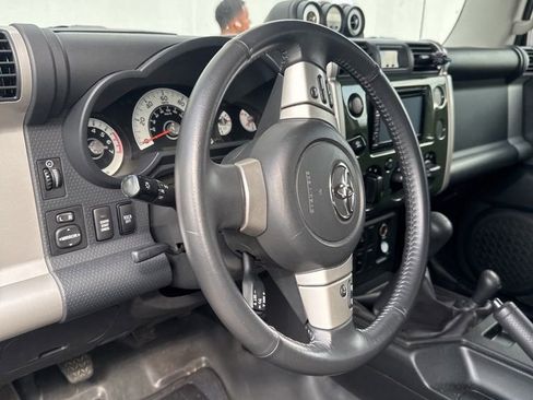 Used 2014 Toyota FJ Cruiser 4WD w/ Upgrade Package image 7