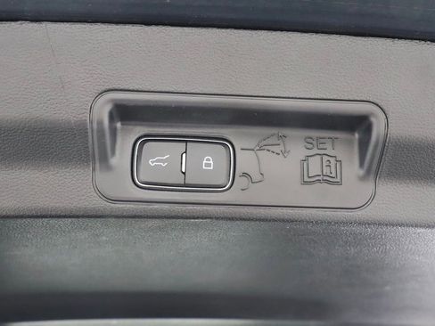 Used 2022 Ford Explorer XLT w/ Equipment Group 202A AWD/4WD image 41