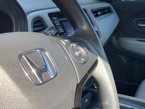 Used 2021 Honda HR-V LX image 40