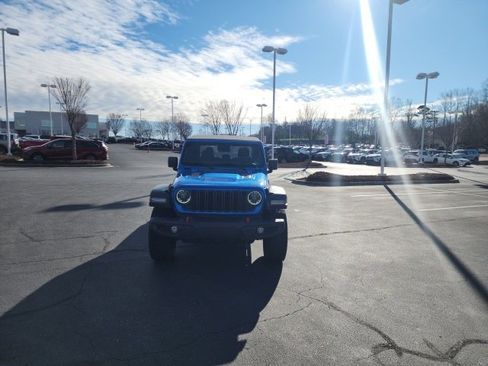Used 2024 Jeep Gladiator Rubicon w/ Technology Group image 2