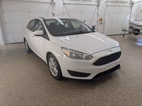 Used 2016 Ford Focus SE FWD image 5