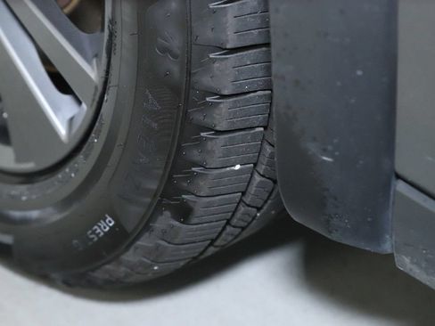Certified 2025 Nissan Pathfinder SV FWD image 36
