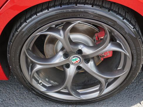 Used 2018 Alfa Romeo Giulia Ti Sport w/ Quick Order Package 22U Sport RWD image 12