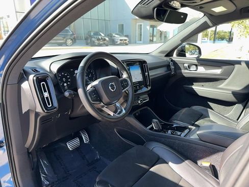 Used 2021 Volvo XC40 T5 R-Design w/ Protection Package image 9
