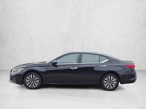Used 2024 Nissan Altima 2.5 SV FWD image 8