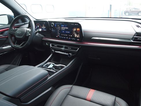 Used 2024 Chevrolet Traverse RS w/ LPO, Floor Liner Package image 33