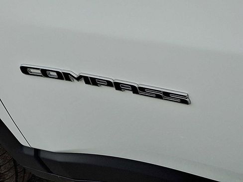 Used 2023 Jeep Compass Latitude image 29