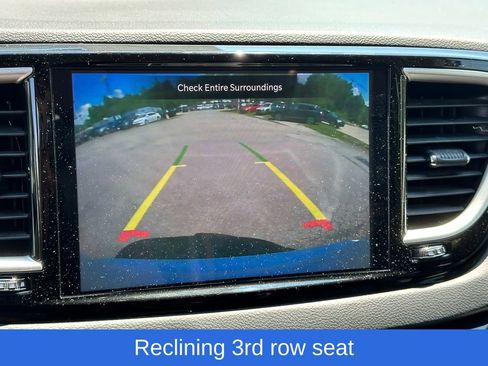 Used 2023 Chrysler Pacifica Touring-L FWD image 12