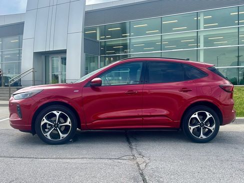 Certified 2025 Ford Escape ST-Line Elite w/ Premium Technology Package AWD/4WD image 3