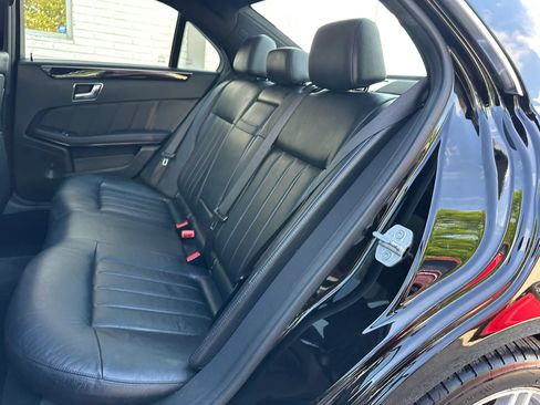 Used 2010 Mercedes-Benz E 550 Sedan w/ Premium 2 Pkg image 17