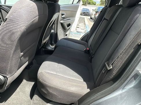 Used 2020 Chevrolet Trax LS FWD image 29