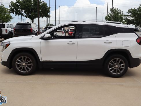 Used 2024 GMC Terrain SLT FWD image 7