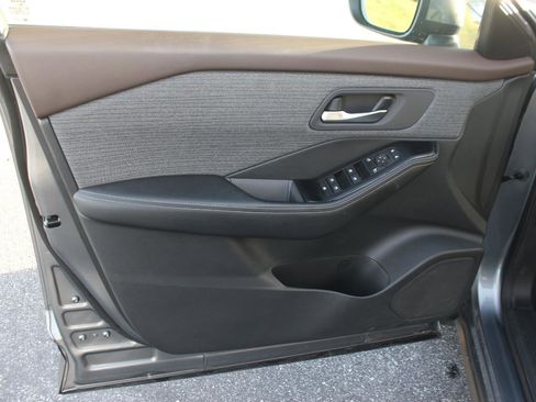 Used 2023 Nissan Rogue SV image 12