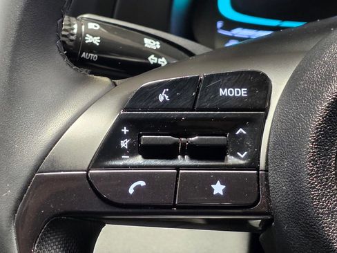 Certified 2025 Hyundai Elantra Sport FWD image 32