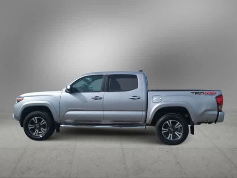 Used 2016 Toyota Tacoma TRD Sport w/ Towing Package image 4