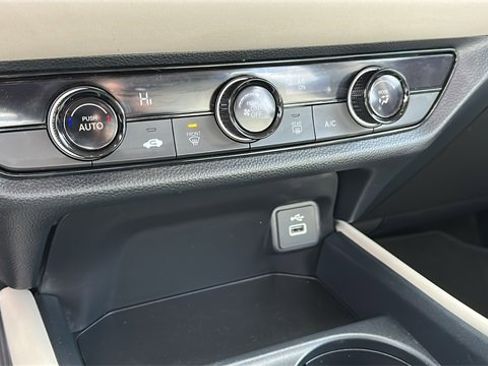 Used 2023 Honda HR-V LX image 16