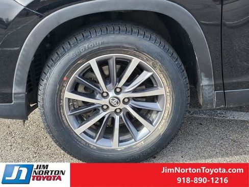 Used 2019 Toyota Highlander XLE image 14