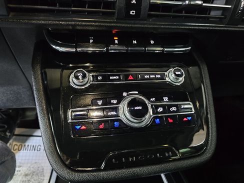 Used 2021 Lincoln Corsair AWD w/ Premium Package image 23