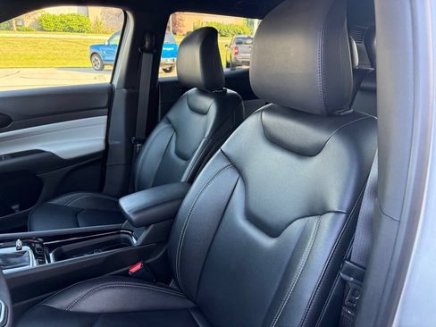 Used 2025 Jeep Compass Limited AWD/4WD image 3