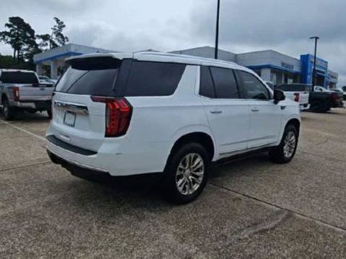 Certified 2022 GMC Yukon SLT w/ SLT Luxury Package AWD/4WD image 7