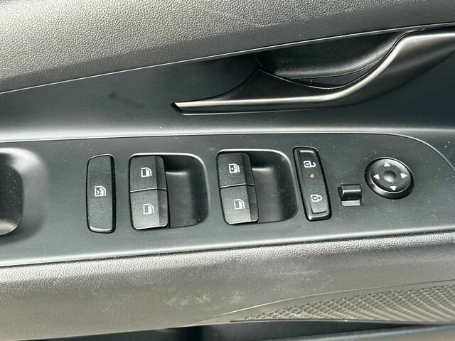 Used 2025 Hyundai Elantra SEL FWD image 13