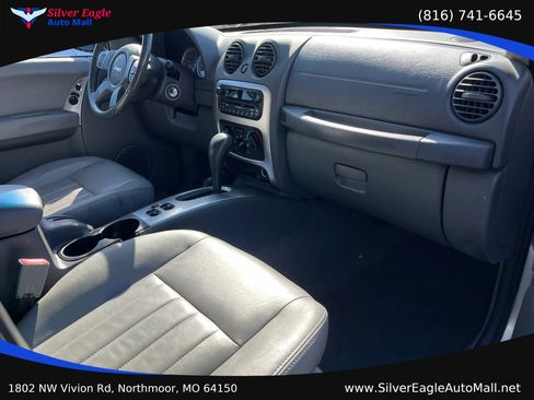 Used 2005 Jeep Liberty Limited AWD/4WD image 6